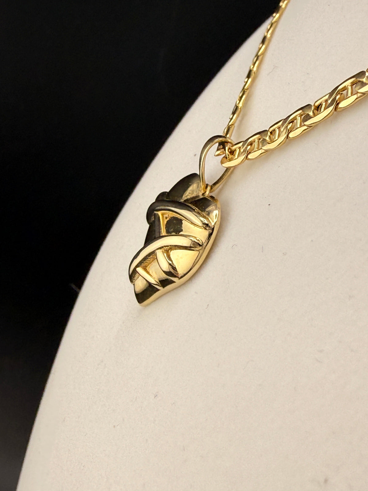 10K Gold Heart Pendant – Solid Gold Love Pendant (2.1g) alternate product view