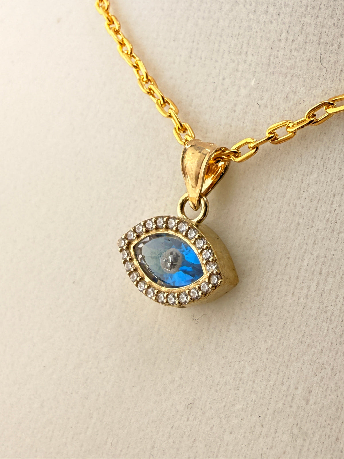 10K Solid Gold CZ Diamond Evil Eye Pendant detail view