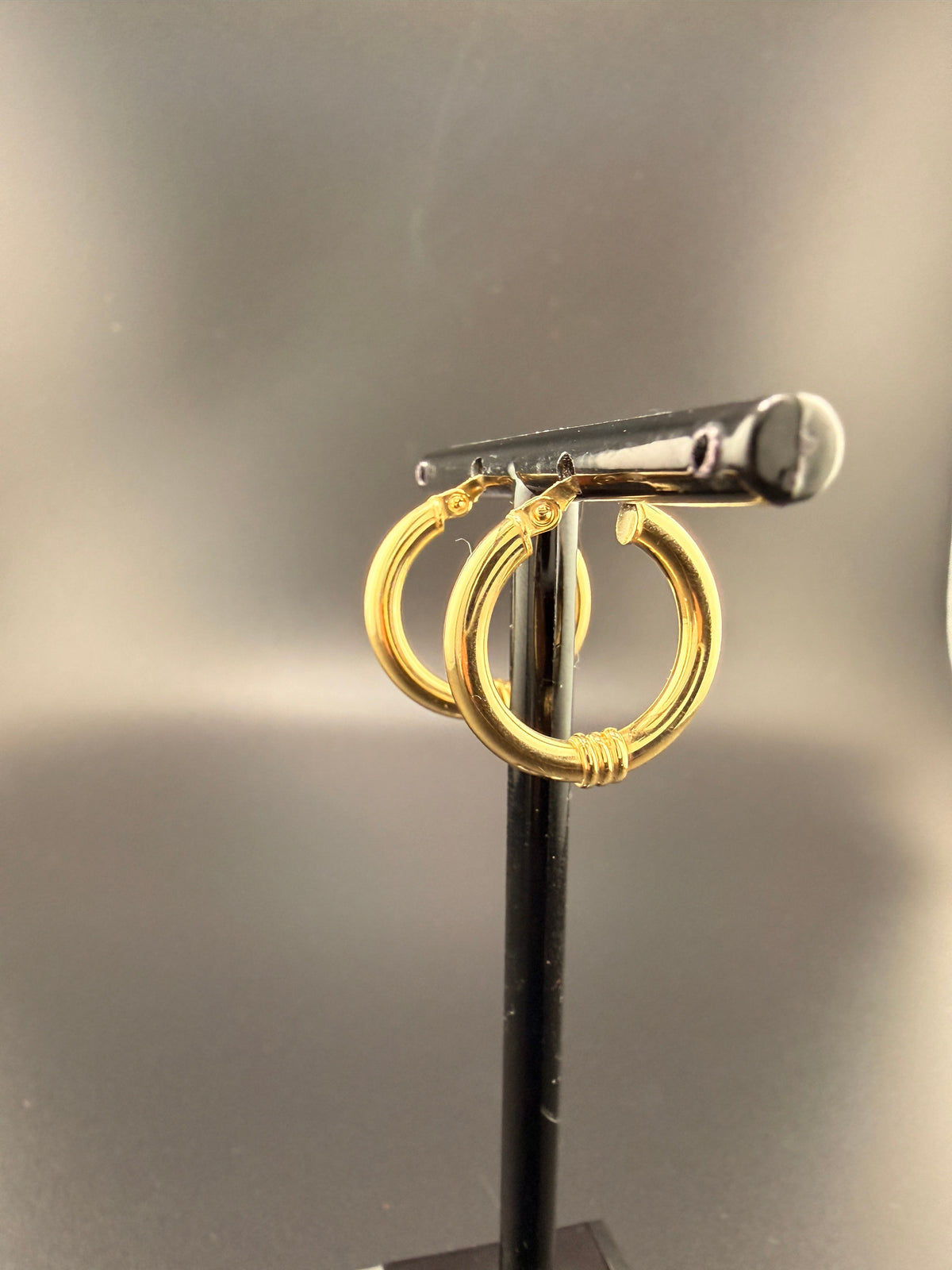 14K Solid Gold Hoop Earrings – Classic Lightweight Real Gold Hoops (2.2g) detail view