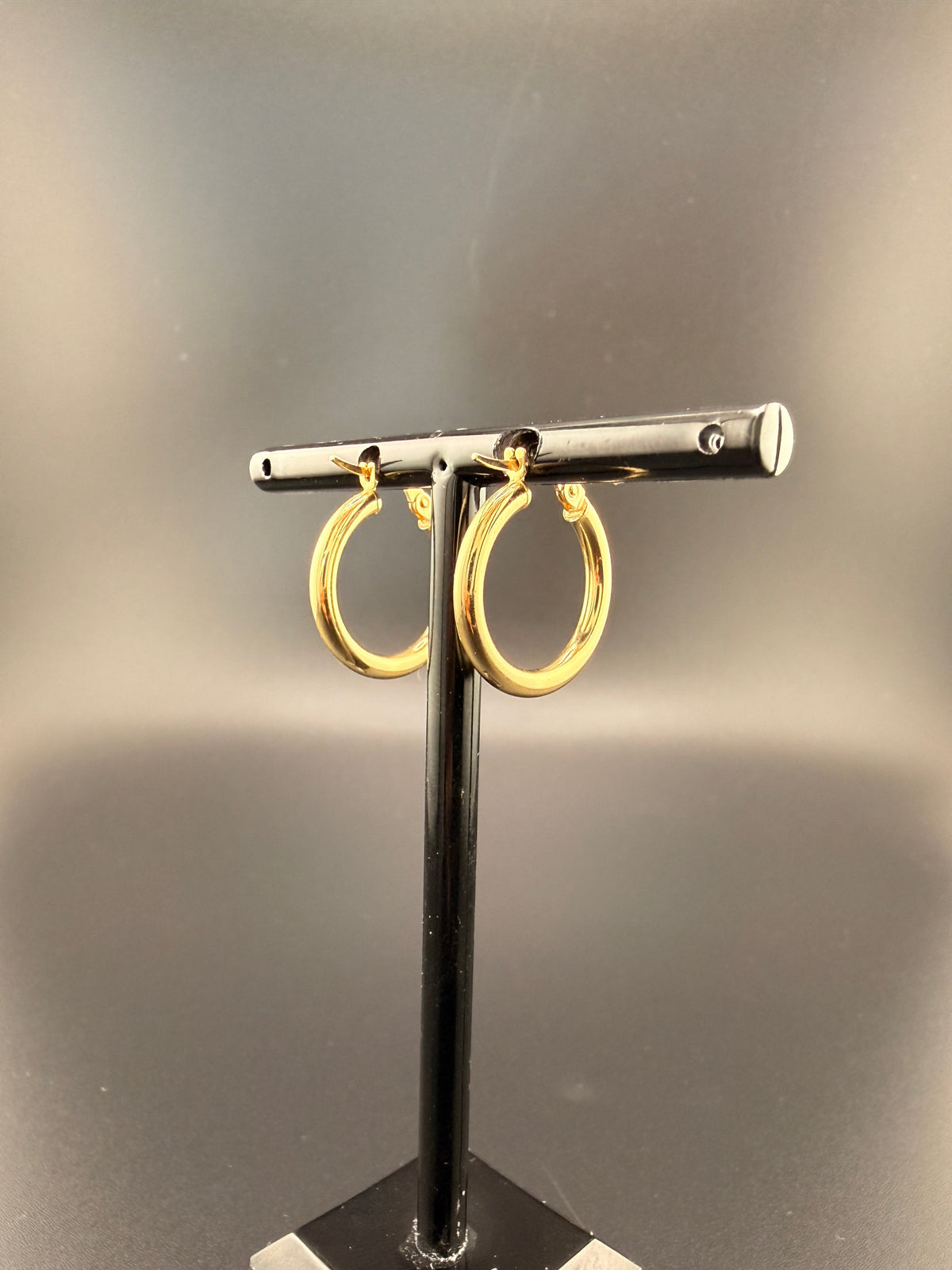 14K Solid Gold Hoop Earrings – Lightweight Classic Gold Hoops (1.46g) alternate product view