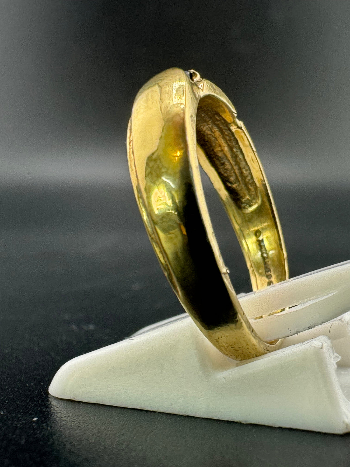 Gold Plated 925 Sterling Silver Men's Wedding Band – Blue Sapphire Accent, Size 9 detail view